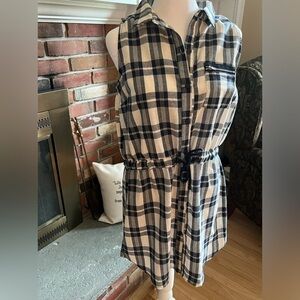 Mod Ref woman’s sleeveless button down dress,  tie waist, collar neck. Size M.